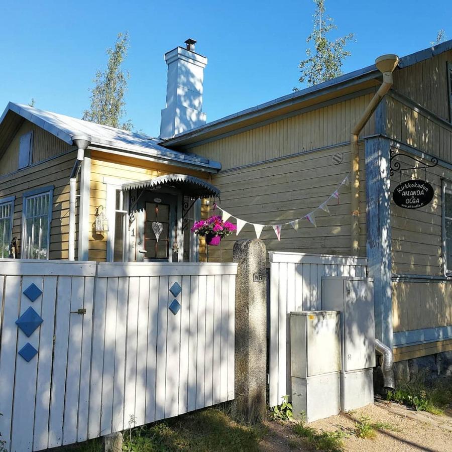 Kirkkokadun Amanda Ja Olga Acomodação com café da manhã Uusikaupunki Exterior foto